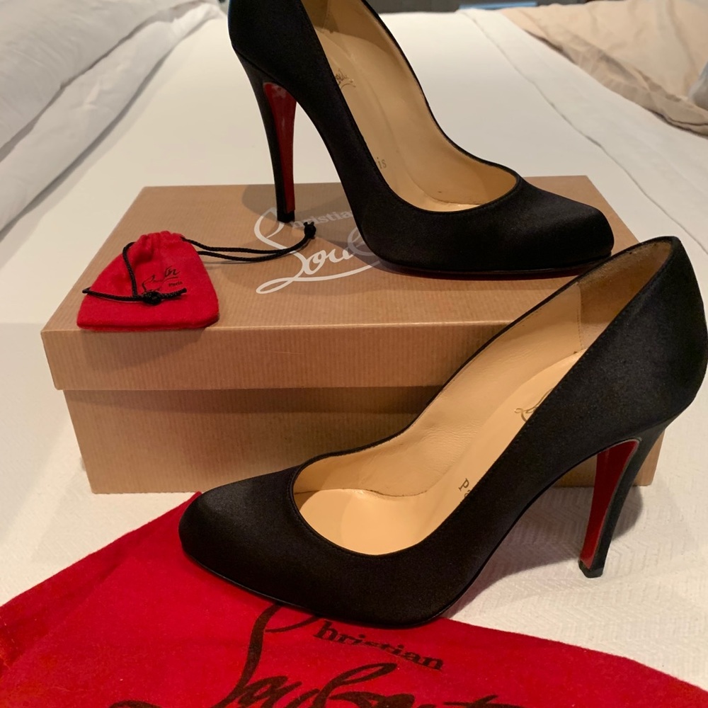 Christian Louboutin Décolleté Black Satin Pump